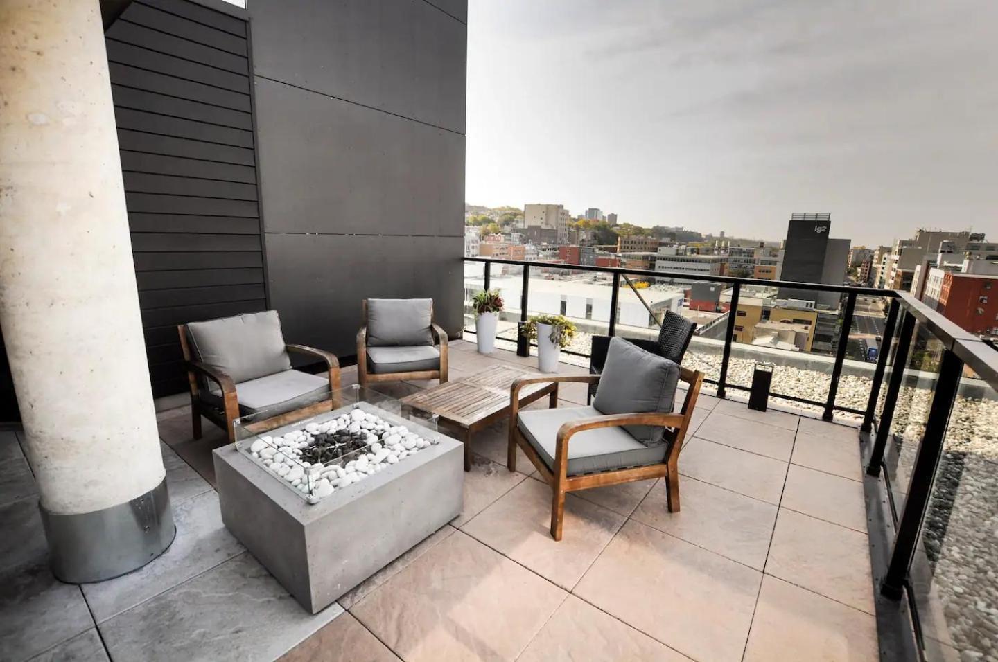 Quebec, Rustique Chic En Ville, Piscine Sur Le Toit Pour 2 A 6 Invites Экстерьер фото